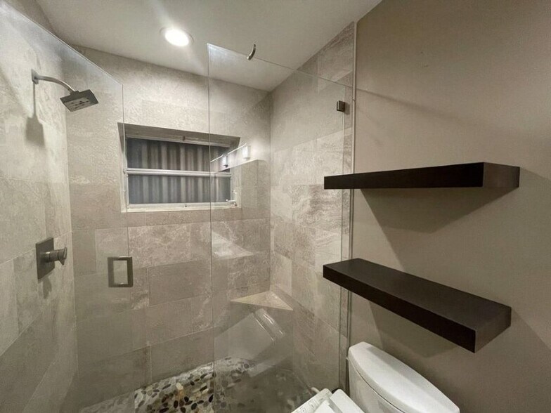 Master Bathroom - 6006 NW 68th Ter