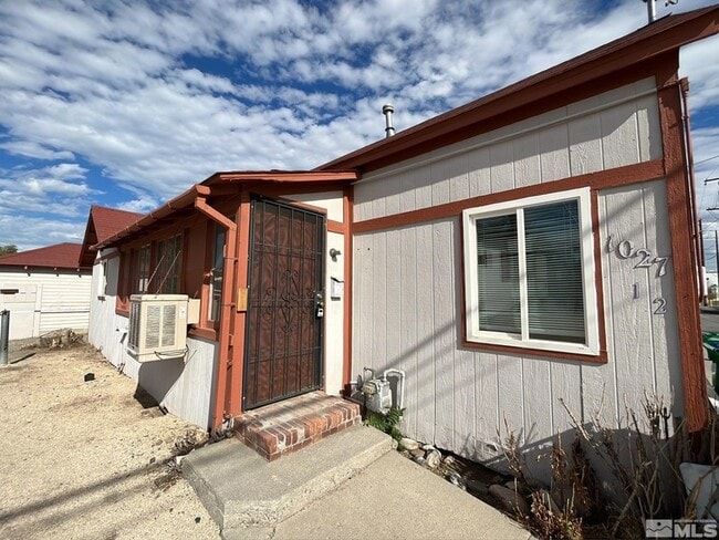 Primary Photo - 1027 1/2 W 2nd Street Unit