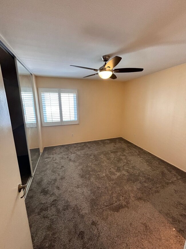 Building Photo - 2BD/2BA TOWNHOUSE FOR RENT IN CLAIREMONT! ...