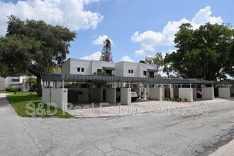 Building Photo - 1808 Village Ct