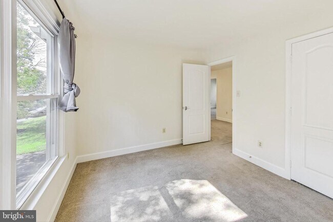 Building Photo - 6104 Cool Spring Terrace S