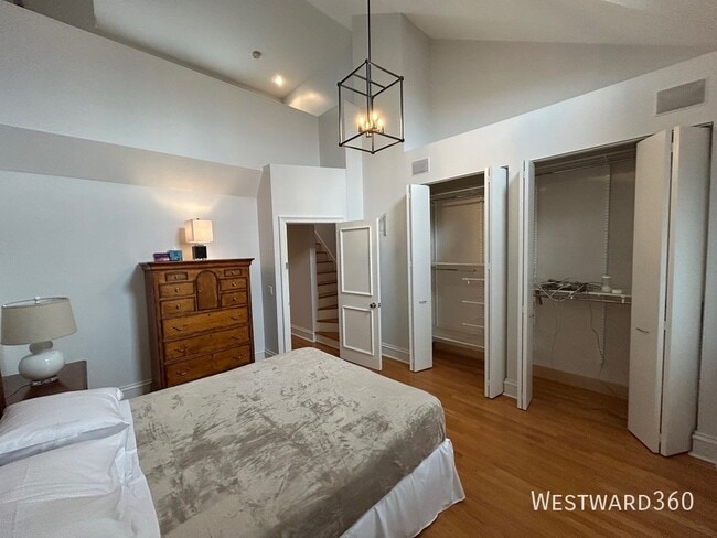 Building Photo - 1801 W Winnemac Ave