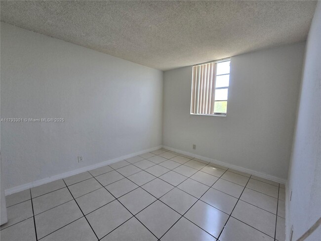 Building Photo - 4550 NW 9th St