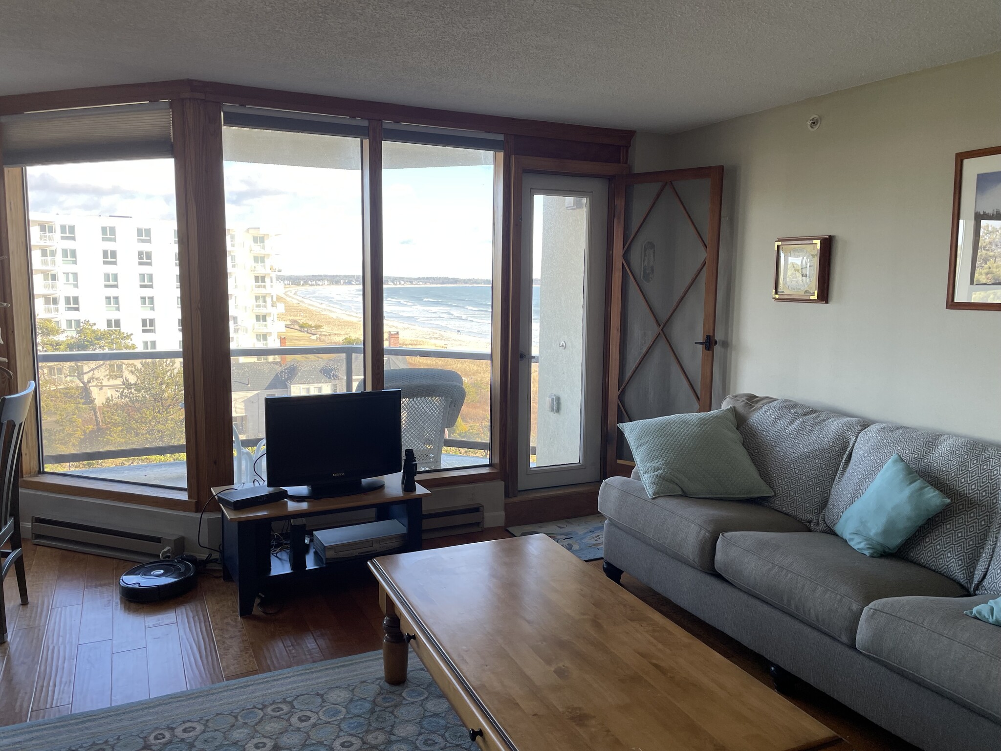 Building Photo - 215 E Grand Ave