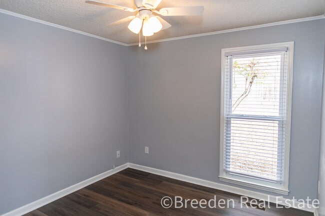 Building Photo - 160 Crump St