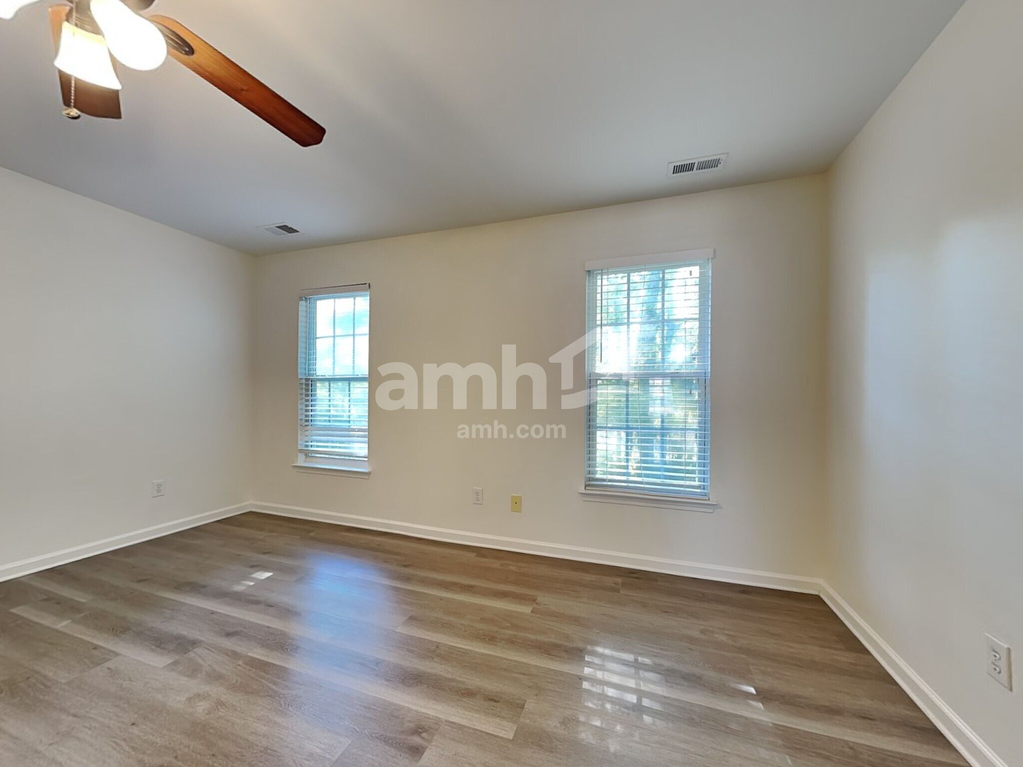 Building Photo - 6240 Red Clover Ln