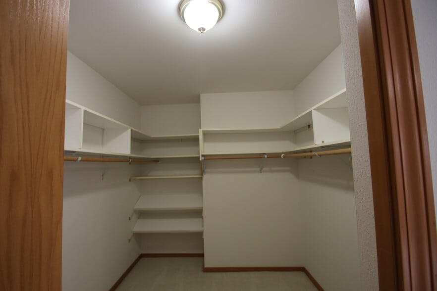 Master walk in closet - 1529 Sarah St