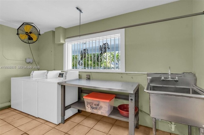 Building Photo - 7880 SW 55th Ave