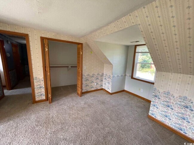 Building Photo - 163 Edwards Rd