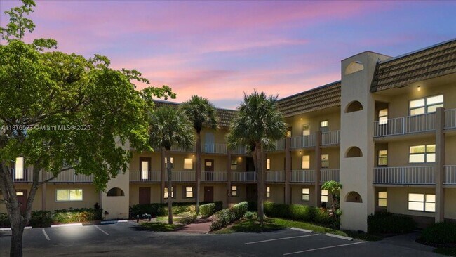 Building Photo - 8345 Sunrise Lakes Blvd