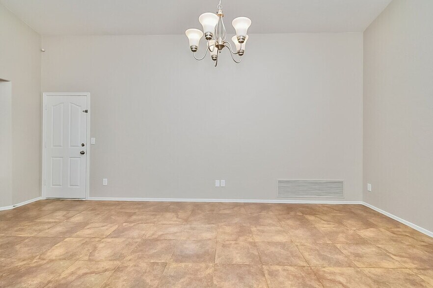 Building Photo - 9585 E Paseo Juan Tabo