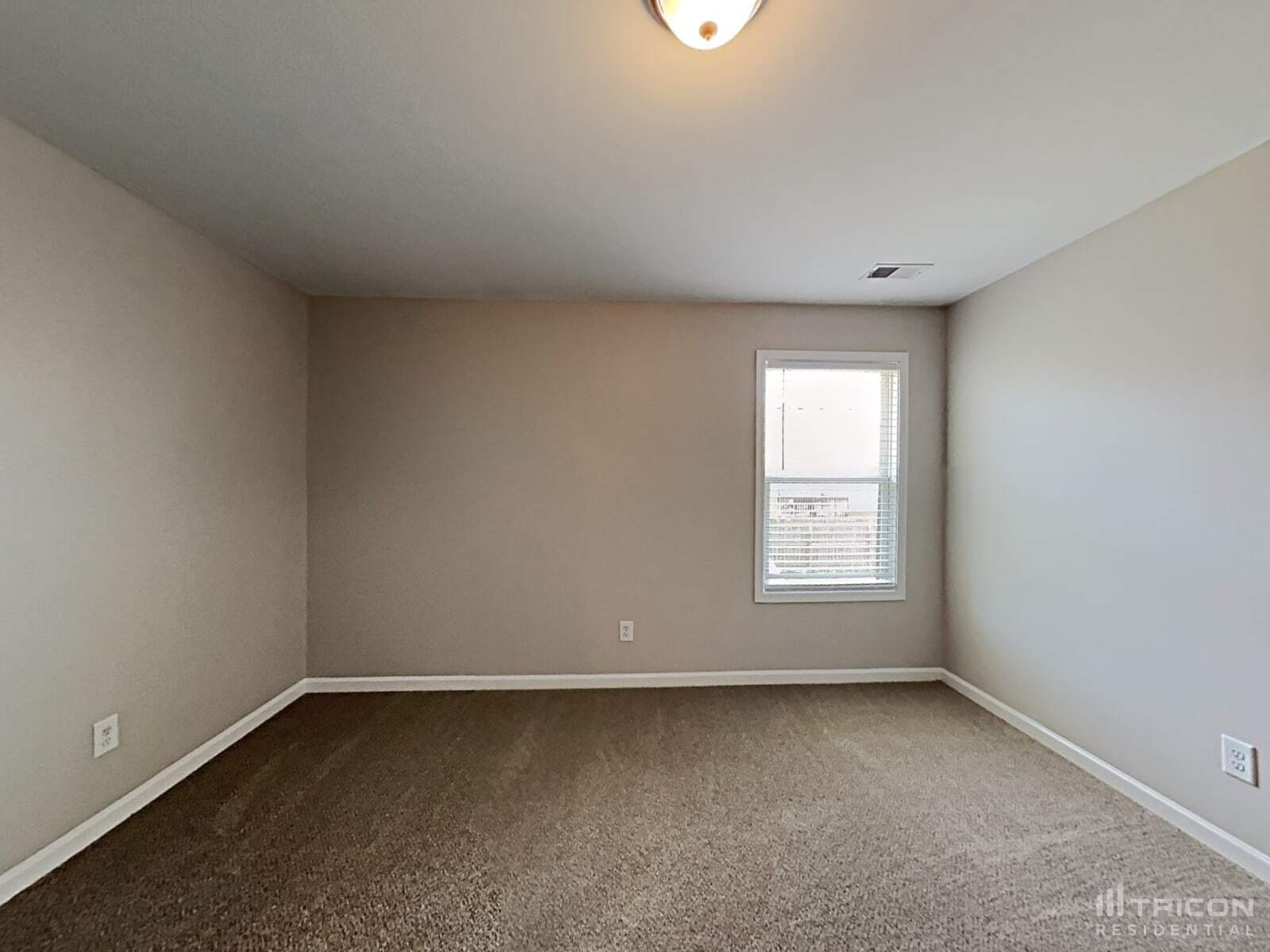 Building Photo - 15 Oakbrook Dr