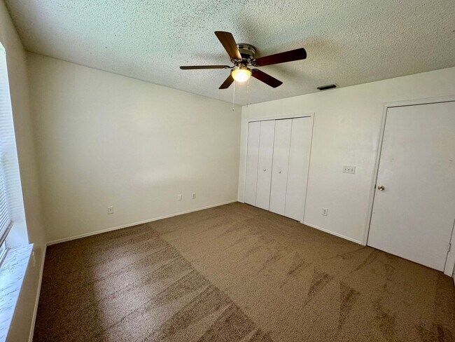 Building Photo - Spacious Home