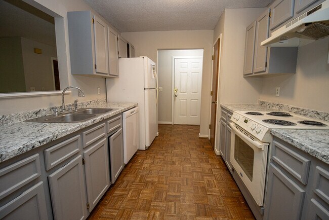 Building Photo - Spacious 2BR 2BA townhome in Village Creek!