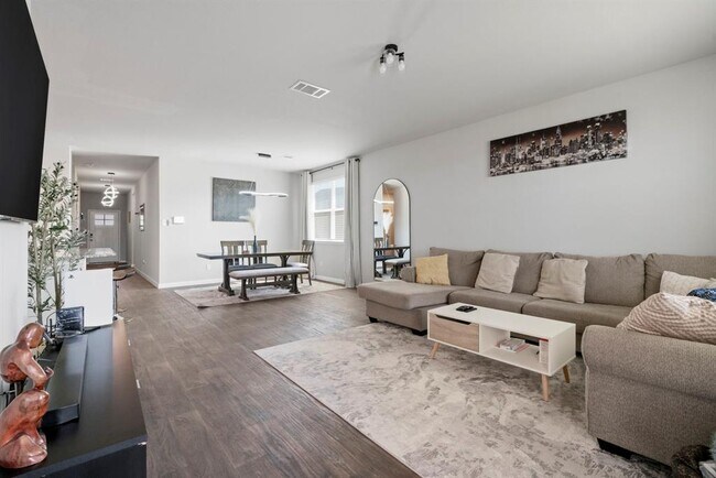 Building Photo - 212 Apache Plum Dr