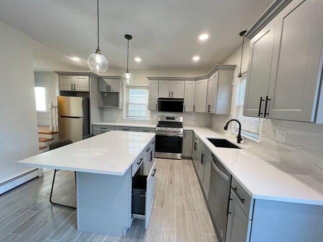 Building Photo - 212 Whitwell St