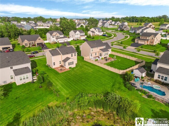 Building Photo - 27 Middlebury Ln