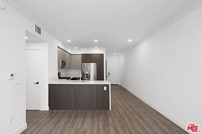 Building Photo - 6144 Whitsett Ave