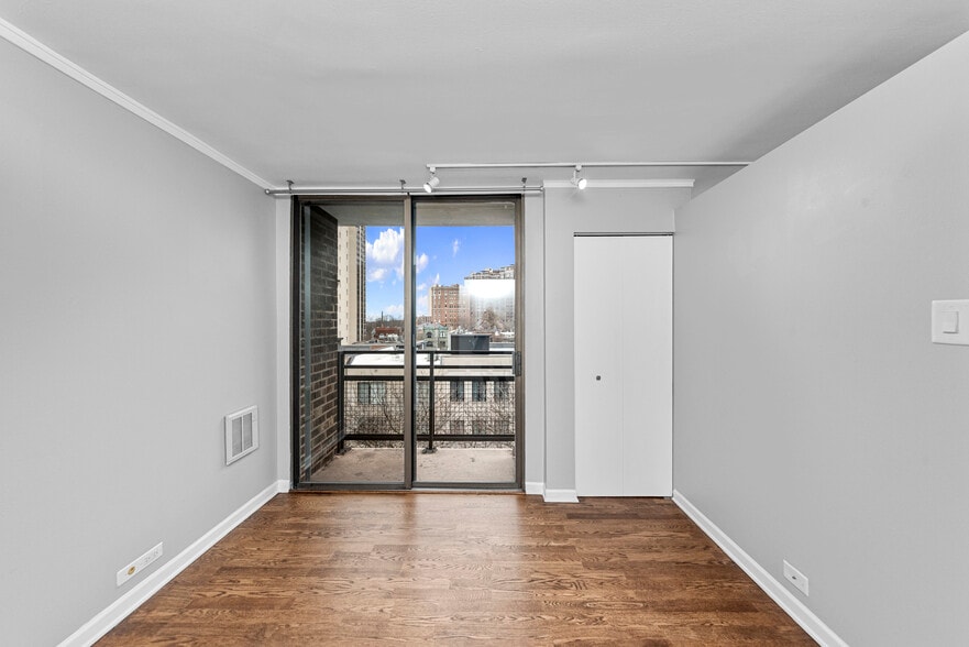 Building Photo - 2600 N Hampden Ct