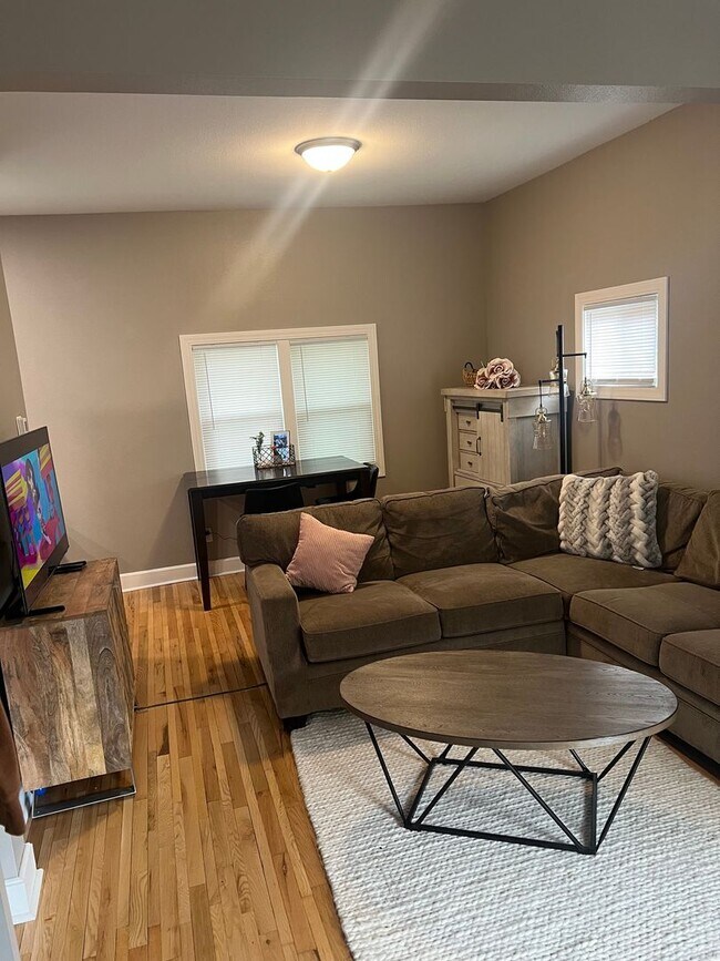 Building Photo - 205 8th Ave NW