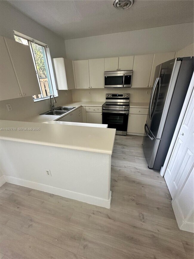 Building Photo - 1481 SE 24th Ct