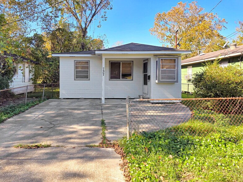 Primary Photo - 737 N 35th St