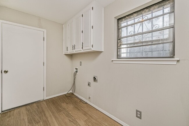 Building Photo - Spacious Puckett West Home For Lease