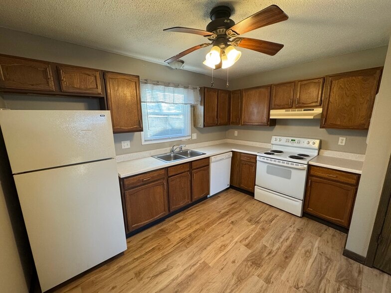 Building Photo - 4831 Tama St