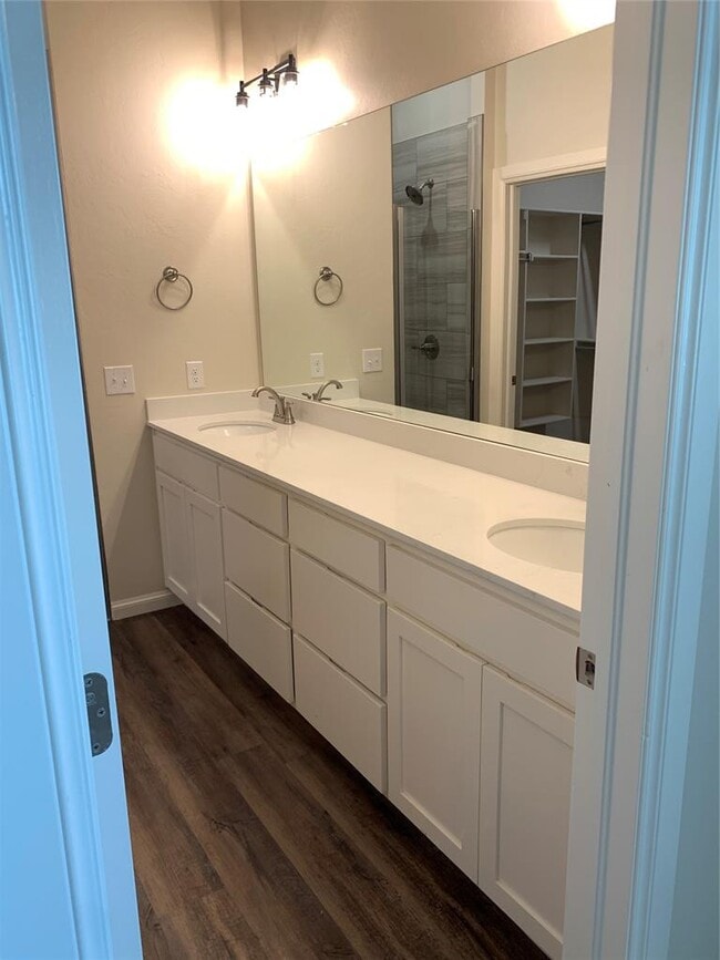 Building Photo - 3215 Enclave Pl