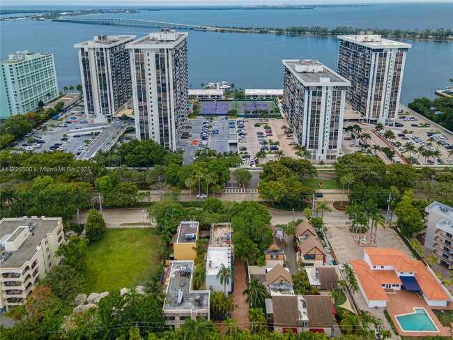 Building Photo - 1884 Brickell Ave