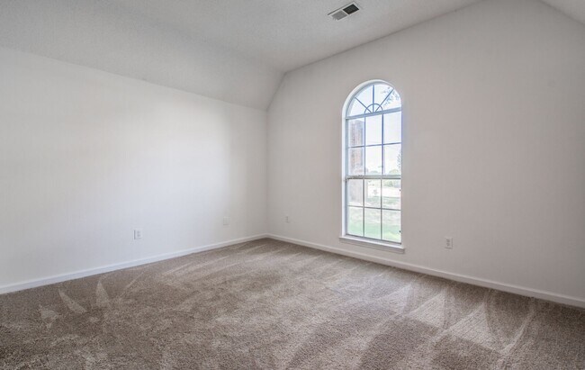 Building Photo - 5624 Annandale Dr