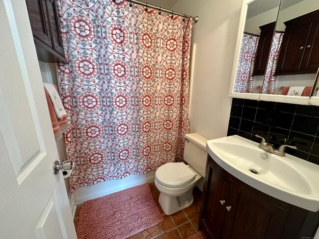 Building Photo - 15 Crest St