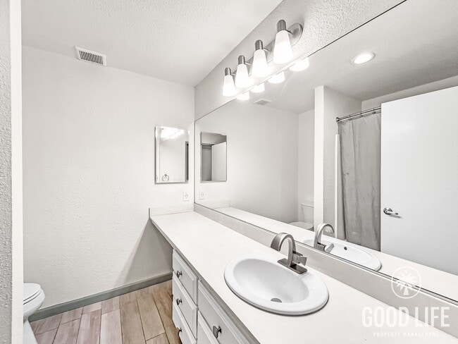 Building Photo - Spacious 2-Bed / 2-Bath Condo in Mission Ridge — Resort-Style Living in San Diego!