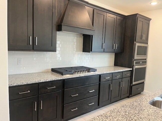 Building Photo - 1 year new Construction!