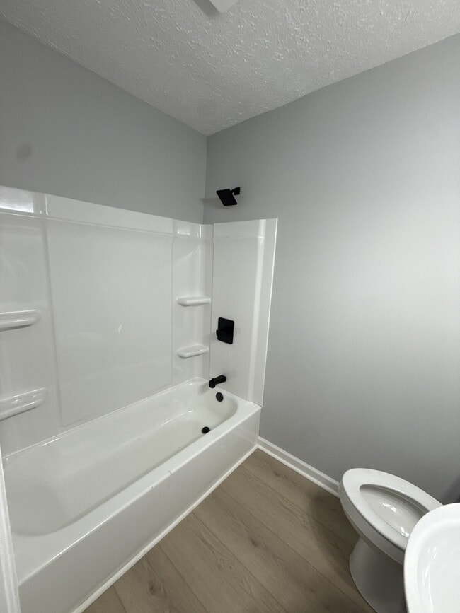 Building Photo - 3 bedroom / 2 Bathroom Perrymont / Sandusky Recently Remodeled Home with Fenced in Backyard