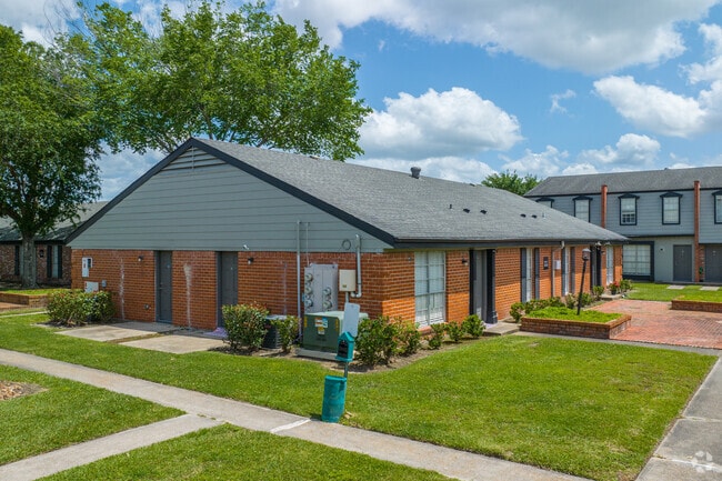 Building Photo - Lux Estate TX Apartments