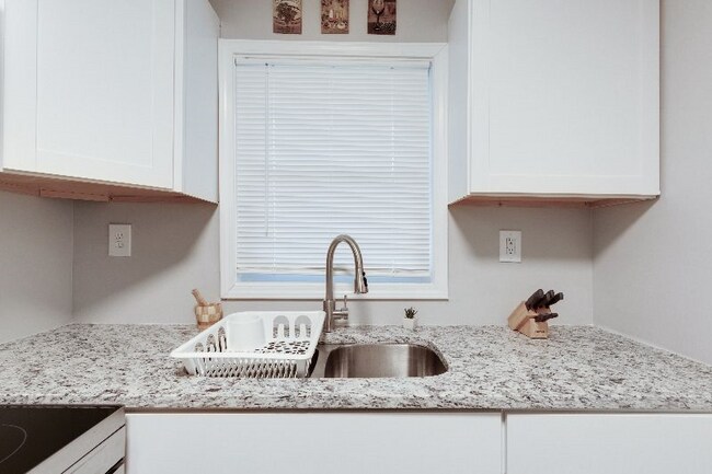 Building Photo - Smith St