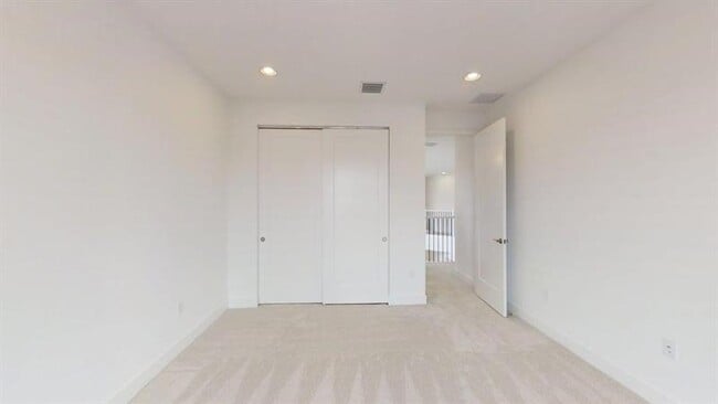 Building Photo - 8299 Essex Country Clb Dr