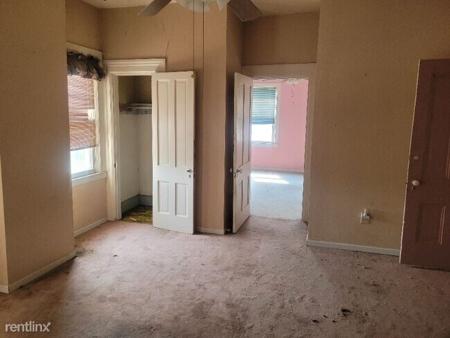 Building Photo - 3404 Main St