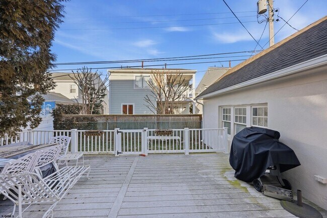 Building Photo - 115 N Sumner Ave