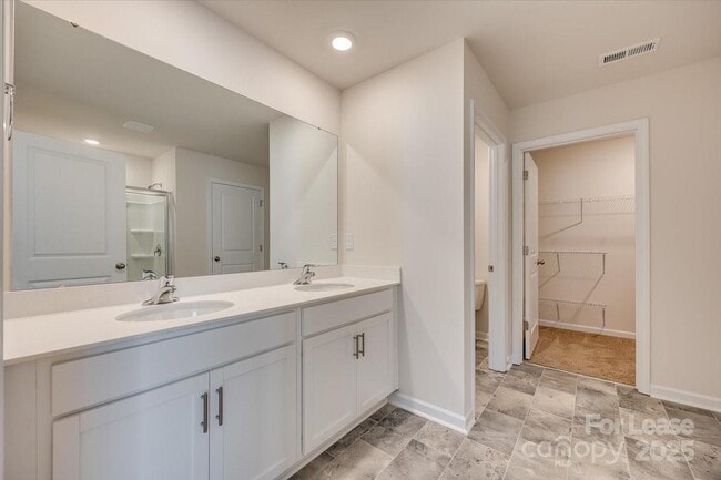 Building Photo - 587 King Clover Ln