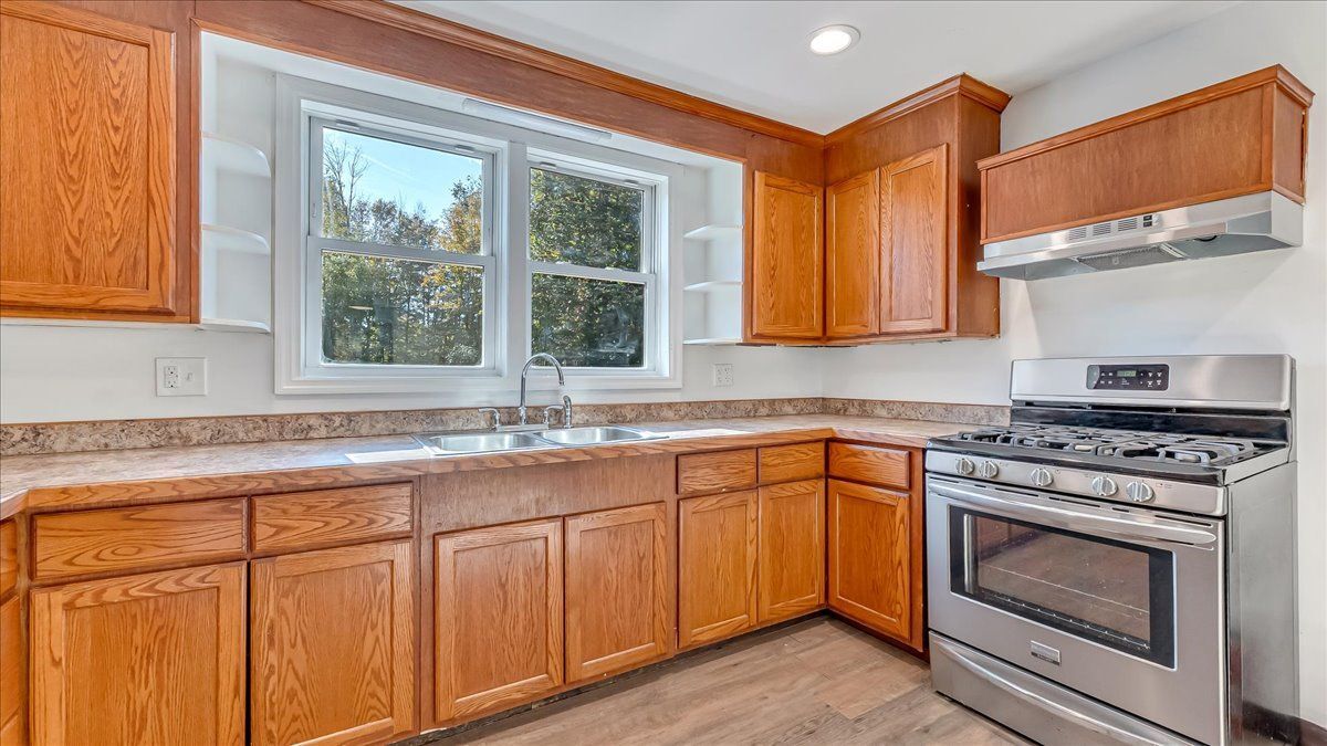 Building Photo - 960 Main St