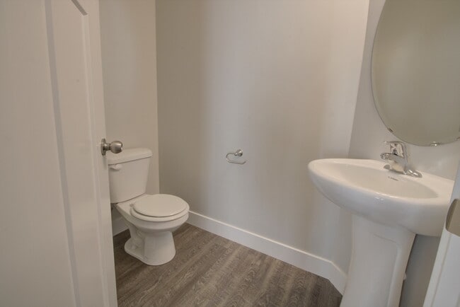 Building Photo - Pet Friendly Lehi Townhome
