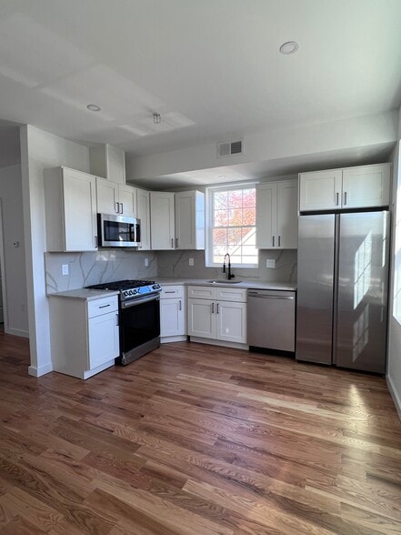 Building Photo - 125 Broughton Ave
