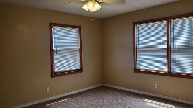 Building Photo - 315 Tyrone Ave