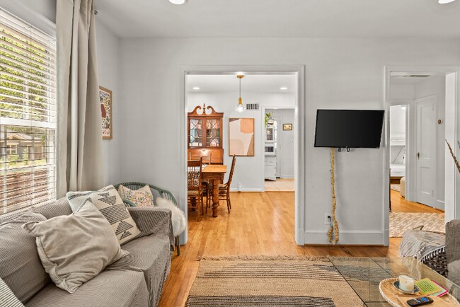 Building Photo - 630 Belvoir Heights