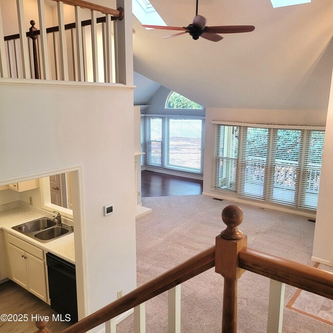 Building Photo - 301 Hampton Dr