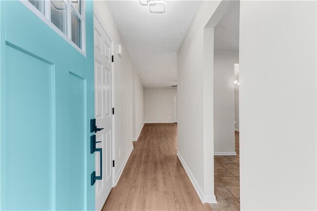 Building Photo - 5097 Village Green Way