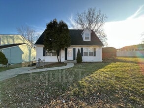 Building Photo - 1015 Venetian Terrace