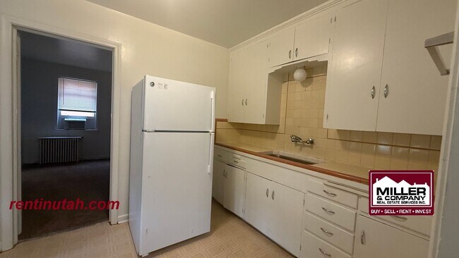 Building Photo - 813 E 100 S